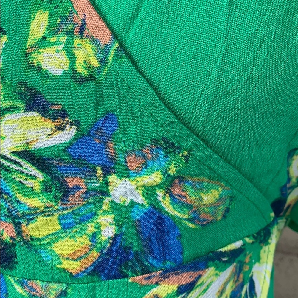 ❌DONATED❌Green Floral Cold Shoulder Wrap V-neck Midi Dress - Picture 7 of 12